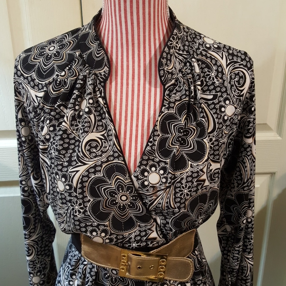 New Directions Blouse/Top. Size Large. - Picture 2 of 8